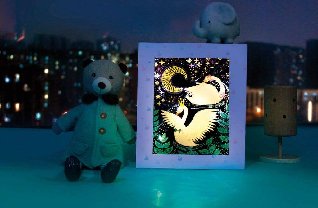 Avenir - Create Your Own Light Box